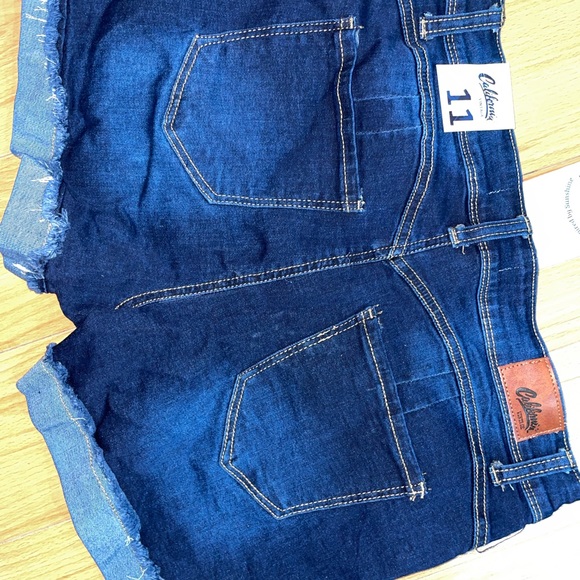 Fashionnova Jordana super stretch roll cuff denim shorts - Dark wash - Picture 4 of 8